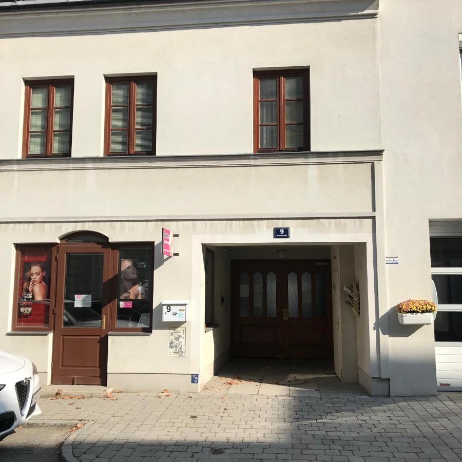 Lg Tiny Apartamento Korneuburg Exterior foto